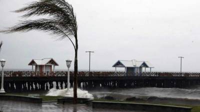 Las zonas costeras deben tener precaución ante el anuncio de condiciones climatológicas adversas.