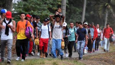 A diario más de 300 hondureños salen del país en busca del sueño americano. AFP