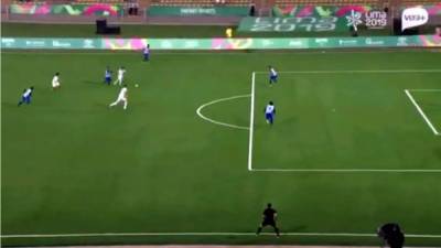 Honduras regaló el balón en la salida y Argentina aprovechó para marcar el 0-1.