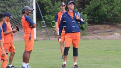 Diego Vázquez y su cuerpo técnico buscan darle la Copa 17 al Motagua.