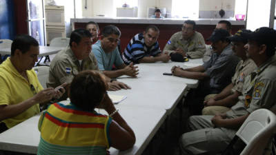 Comandantes de Bomberos sostuvieron ayer reunión con sindicato municipal para evitar paros por falta de pago.