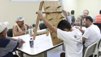 Pacientes hacen ejercicios al menos tres veces a la semana para mejorarse pronto.