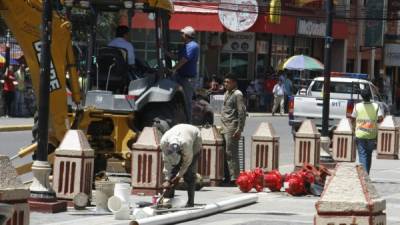 En el parque central, frente a la catedral, se instaló uno de los tres hidrantes.