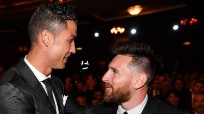 Cristiano Ronaldo y Lionel Messi podrían jugar juntos en la próxima campaña.