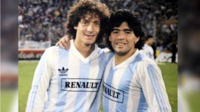 Diego Maradona junto a Pedro Troglio en la selección argentina.