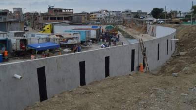 Parte del muro en la frontera sur Ecuador-Perú.