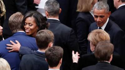 El expresidente Barack Obama y su esposa, Michelle, asistieron al funeral del exmandatario George H.W. Bush./AFP.