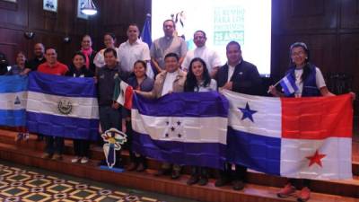 El alcalde Armando Calidonio recibió a las delegaciones en el Salón Consistorial de la Municipalidad.