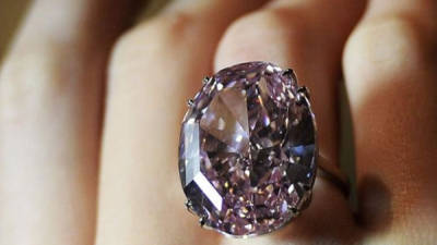 La joya se ha convertido en el diamante más caro jamás vendido en una subasta.
