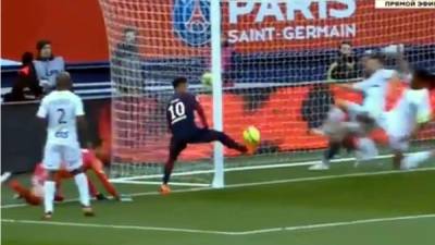 Neymar hace un lujo de primer nivel y marca un golazo al Estrasburgo.