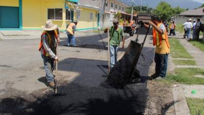 Los trabajos siguen en las calles pavimentadas.