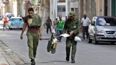 Los militares brasileños intentan frenar la expansión de la epidemia del zika en ese país.