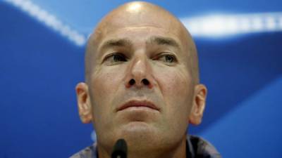 GRA125. MADRID, 01/05/2017.- El entrenador del Real Madrid, Zinedine Zidane, durante la rueda de prensa posterior al entrenamiento realizado hoy en la Ciudad Deportiva de Valdebebas, en la víspera del partido de ida de la semifinal de Liga de Campeones que el conjunto blanco disputa ante el Atlético de Madrid mañana en el estadio Santiago Bernabéu. EFE/Zinedine Zidane