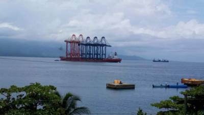 Imagen de las nuevas grúas que llegaron a Puerto Cortés.