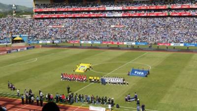 Los aficionados de Honduras realizaron cánticos homofóbicos en el partido contra Canadá en el estadio Olímpico, según la FIFA. Foto Ronald Aceituno