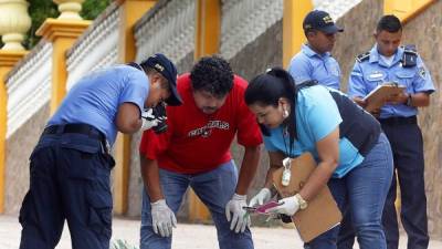 La cabeza del cadáver estaba cubierta con una bolsa negra.