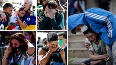 Los aficionados argentinos lloraron la muerte de Diego Maradona y lo despidieron con mucha tristeza en la Casa Rosada del Gobierno en Buenos Aires.