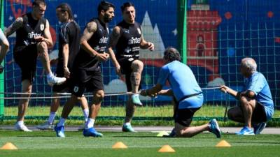 El entrenamiento de la selección de Uruguay de este martes tuvo como gran ausente a Edinson Cavani, quien se recupera de una lesión muscular.