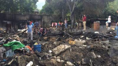 El incendio dejó como resultado un muerto y 80 casas destruidas.