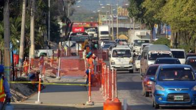 Los trabajos de ampliación del bulevar del norte generan tráfico, sobre todo en horas pico. Foto: Yoseph Amaya