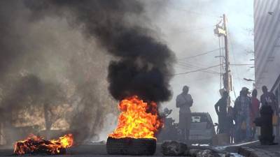 Una ola de violencia golpea la capital de Haití desde hace varios días tras el ataque de bandas criminales.