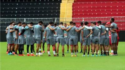 La selección de Costa Rica trabajó en la cancha del estadio Alejandro Morera Soto de Liga Deportiva Alajuelense.