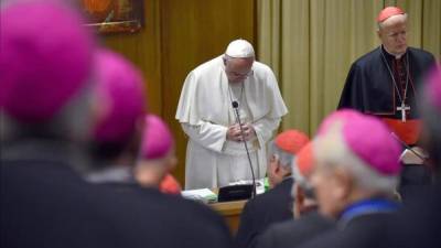 El Sínodo sobre los desafíos de la familia llega hoy a su fin tras tres semanas de debates con la votación de un documento final y cuyo resultado es imprevisible respecto al perdón de los divorciados vueltos a casar o la homosexualidad ante la división mostrada. EFE