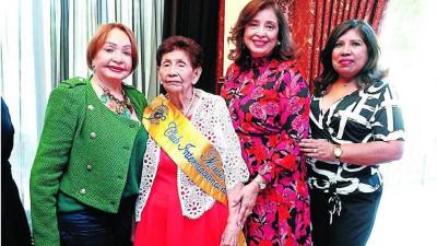 Vilma Rosales, María Elia de López, Miriam López y Sheila García