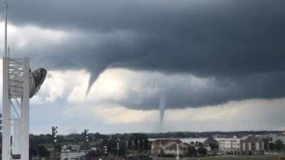 La región del medio oeste de Estados Unidos permanece bajo alerta meteorológica después de que varios tornados y tormentas dejaran 17 heridos y provocaran daños 'catastróficos' en tres ciudades de Iowa el pasado viernes.