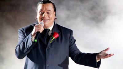 El cantante mexicano murió a sus 66 años a causa de un paro cardiaco.