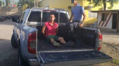 Edgar Idaín Hernández Ramos (24) cuando era trasladado por la Policía.