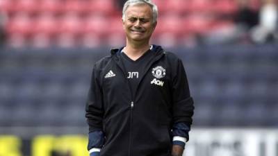José Mourinho ha reconocido que su vida en Manchester 'es un desastre' porque está instalado en un hotel y echa de menos a su familia.