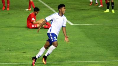 'Choco' Lozano celebrando su primer gol de la temporada con el Tenerife. Foto cortesía ElDorsal.com