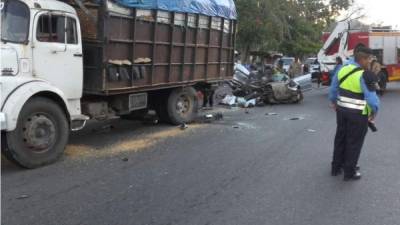 El vehículo donde se conducía Erwin Avimelec Alvarado Díaz quedó casi en su totalidad destruido.