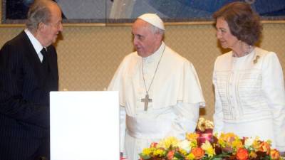 Los reyes de España fueron recibidos por el papa Francisco.