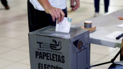 En estas elecciones, en las que se renovarán los 84 diputados de la Asamblea Legislativa y los 262 consejos municipales, están llamados a emitir el sufragio 5,3 millones de salvadoreños. EFE