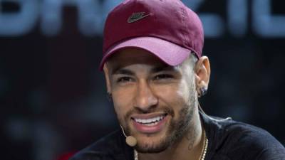 BRA59. SAO PAULO (BRASIL), 17/04/2018.- El jugador brasileño Neymar, delantero en el París Saint-Germain (PSG), participa en un acto promocional de la empresa china de productos electrónicos TCL, hoy, martes 17 de abril de 2018, en Sao Paulo (Brasil). EFE/Sebastião Moreira