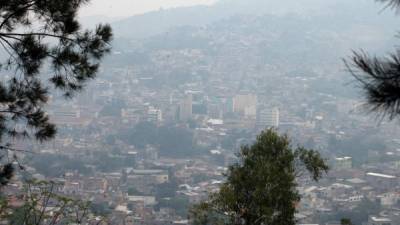 Desde hace varios días una capa de humo cubre la capital.