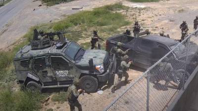 Un video revela el momento en que los militares ejecutaron a un grupo de presuntos delincuentes en Nuevo Laredo.