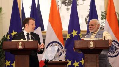 El presidente francés emmanuel Macron junto al primer ministro indio, Narendra Modi. Foto EFE.