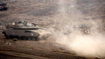Carros de combate Merkava del ejército israelí entrenan en un área, a 50 kilómetros de Damasco. EFE /Archivo