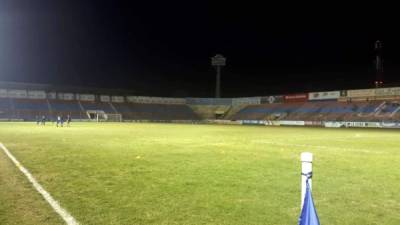 El estadio Municipal Ceibeño no pudo albergar el partido esta noche por falta de luz. Foto Samuel Zelaya