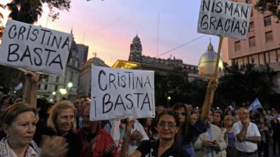 Los argentinos se congregaron en la plaza de Abuelas de Mayo para protestar contra el Gobierno por la muerte del fiscal.