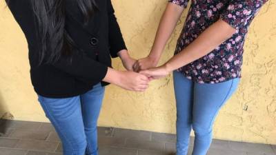 Clarita y su hermana se reunieron con su madre en Fresno, California. Asisten a terapia para superar la traumática experiencia sufrida en el Centro de Detención. Foto ACLU.