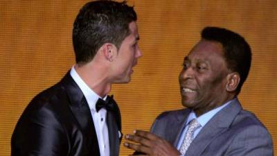 Pelé y Cristiano Ronaldo son considerados como uno de los mejores futbolistas de la historia. FOTO ARCHIVO AFP.