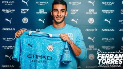 Ferrán Torres luciendo ya los colores del Manchester City.