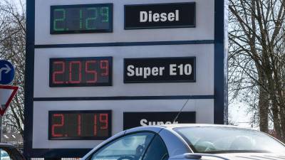 Los precios de los combustibles se dispararon en Europa tras el anuncio de medios estadounidenses de que Biden impondrá un embargo al petróleo ruso.