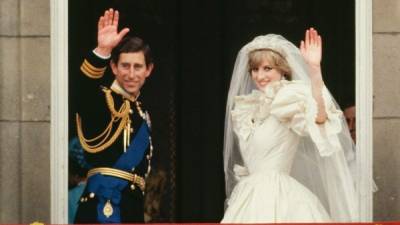 El príncipe Carlos y Diana Spencer se casaron en la catedral de San Pablo el 29 de julio de 1981, en Londres, Inglaterra.
