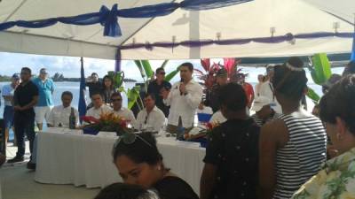 El presidente de Honduras, Juan Orlando Hernández, inauguró el nuevo muelle de Utila.