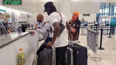 Alberth Elis antes de viajar del aeropuerto internacional de Houston. Foto cortesía Deporte Total USA